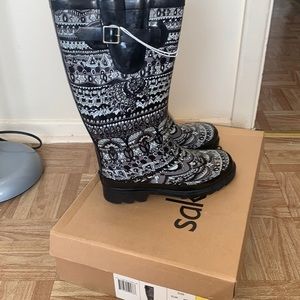 Brand new rain boots!!